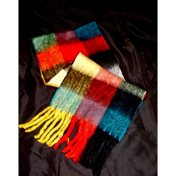 NWT Plush Plaid Scarf - Picture 3 of 3